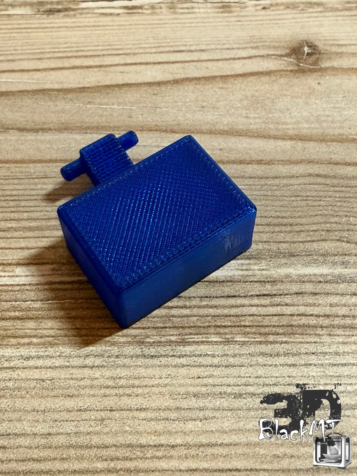 Nahaufnahme des blauen 3DBlackMT Ersatz-Schwimmers aus PETG mit eingesetztem Magnet